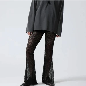 Spetsbyxor  - Slutsålda spetsbyxor från Weekday, prislapp kvar