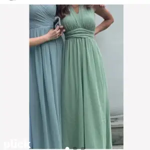 Titta in min annons där jag säljer en jättefin balklänning med rosett bak i ryggen🍋🍋‍🟩🪷🫐 