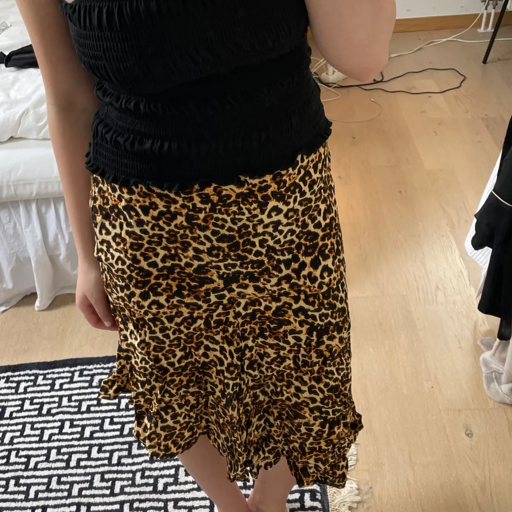 Superfin leopard kjol från visual clothing project 💘strl xs men passar även s. Kjolar.