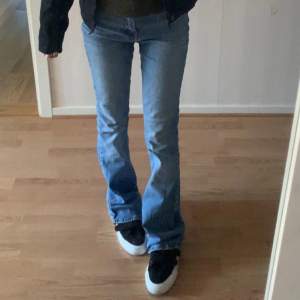 Super fina bootcut jeans från Gina, säljer då dom inte kommer så mycket till användning💓