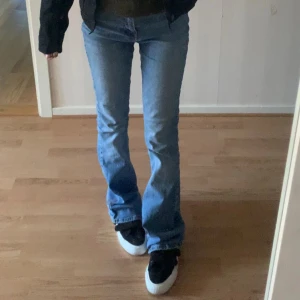 Gina jeans  - Super fina bootcut jeans från Gina, säljer då dom inte kommer så mycket till användning💓