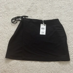 Minikjol Mango  - Minikjol från Mango som är helt oanvänd med prislapp kvar! 