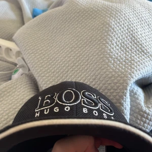 Hugo boss keps svart - Bra skick inte använt så mycket 