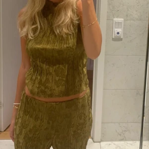 Set från Zara - Säljer detta fantastiska settet från Zara! Köpt förra sommaren men knappt använd. Storlek M men passar S❤️