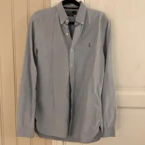 Fetaste skjortan till Sommarn Ralph Lauren Oxford blue i storlek S  *Säljes till högst budande eller angivet pris🤝🏼*