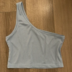 One shoulder topp - söt One shoulder top