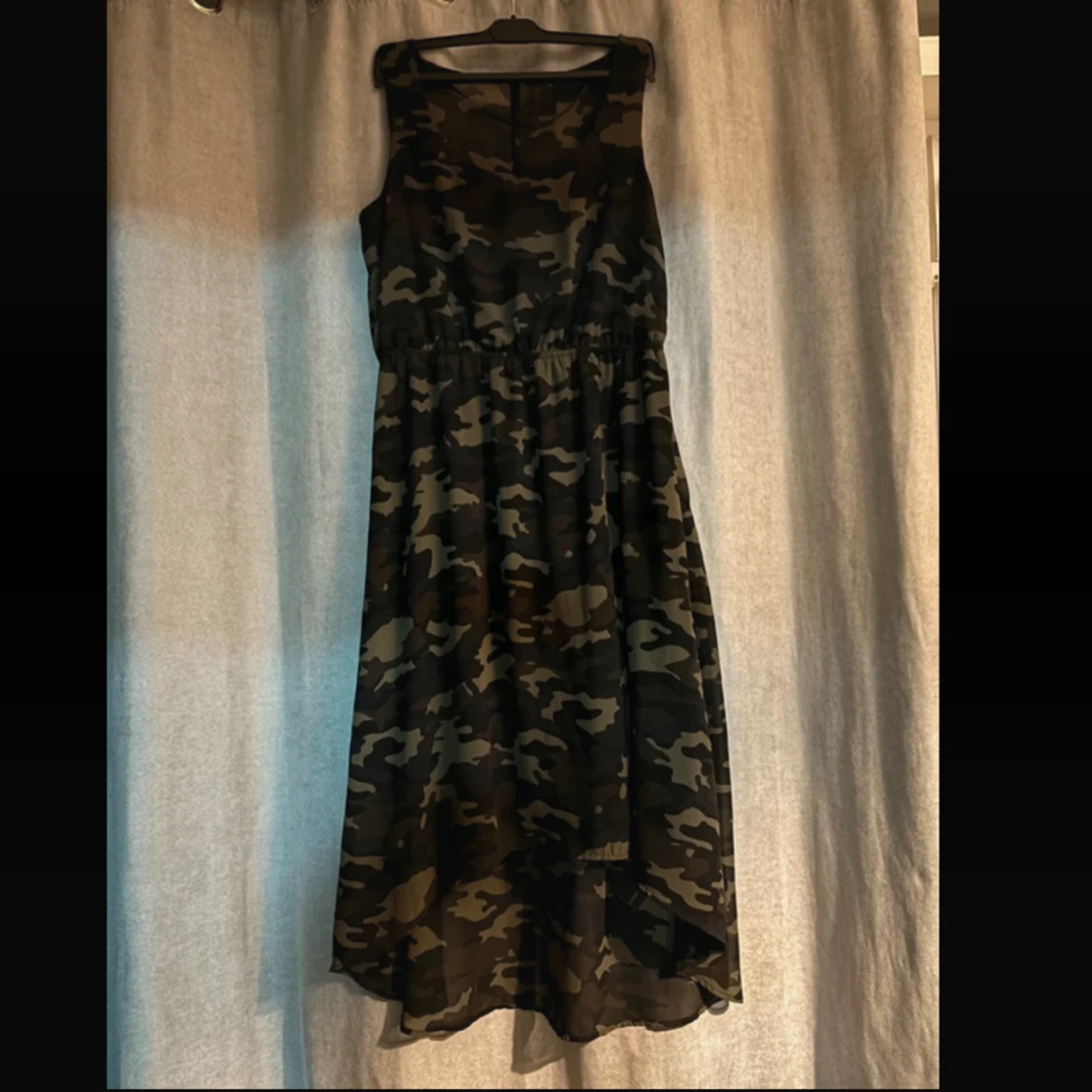 Militärmönstrad klänning