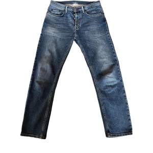 Acne Studios Straight/Slim jeans i storlek W31 L32. Nyskick.
