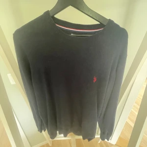 U.S. Polo Assn tröja - U.S. Polo Assn tröja i gott skick! Pris kan diskuteras vid snabb affär!☺️