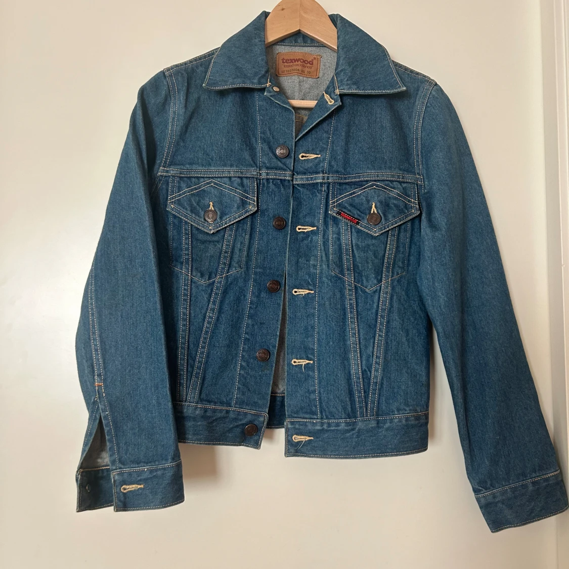 Jeansjacka i retro-anda 