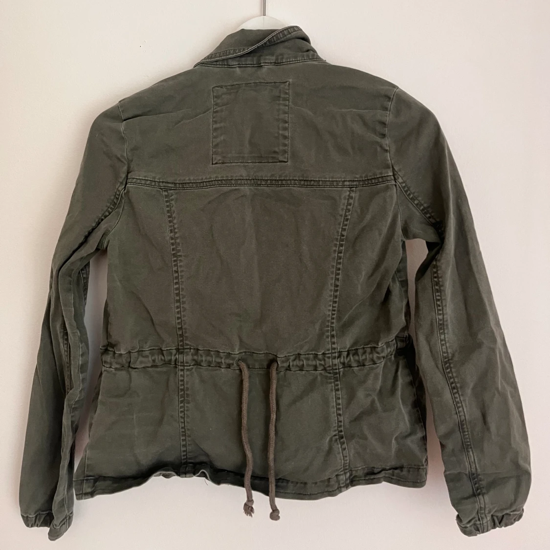 Militärgrön vårjacka - 90