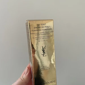 Ysl - Ysl foundation i den äldre förpackningen. Oanvänd 