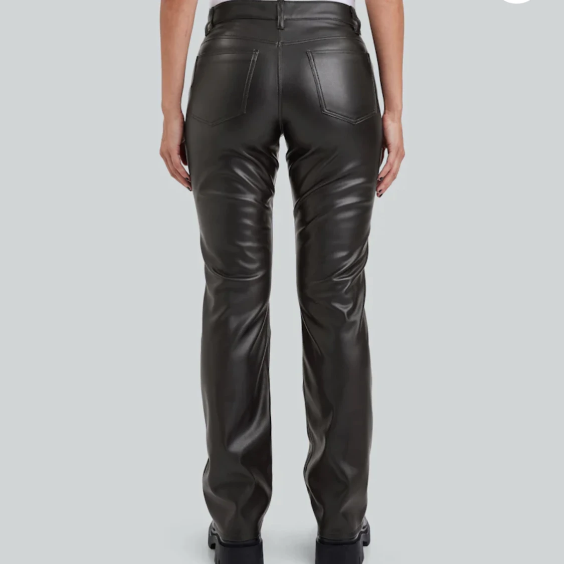 Läderbyxor från bikbok