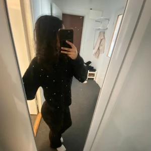 En stickad tröja från h&m i strl xs  - En tröja från h&m i strl xs, sälan använd 