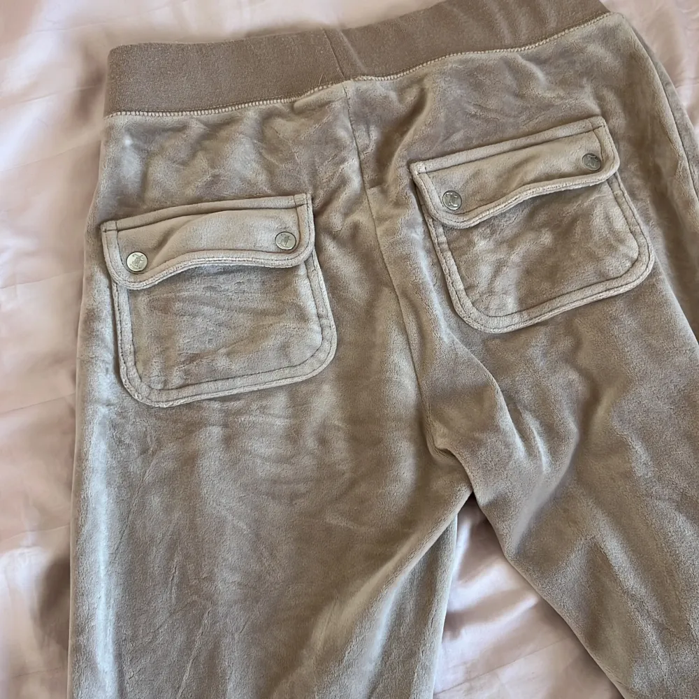 Juicy couture byxor i strl XS. Jeans & Byxor.