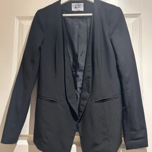 Blazer  - Blazer från vero Moda. Sällan använd. 