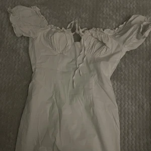 Klänning - En vit, kort & superfin klänning✨ Använd vid ett tillfälle✨