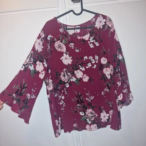 Blus - Super fin blus, använd fåtal gånger & inga defekter🫶🏼