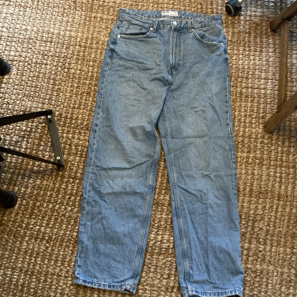 Ett par baggy/Loose fit jeans från bershka , köpta här på Plick men var pytte lite för små för mig som är 181cm lång, ungefär 7/10 kvalitet😁. Jeans & Byxor.