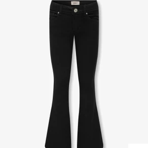 only jeans  - säljer då de tyvärr inte kommer till användning!! bootcut, storlek 164 men passar xs endast använda ca 3-5 gånger. materialet känns inte riktigt som jeans. ginns resor i midjan. nypris 379 kr, skriv prisförslag!!💞💞 