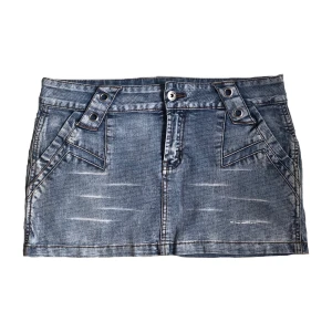 Jeanskjol - Mini jeanskjol i finfint skick med unika och coola detaljer. Skriv om du har några frågor💕💕