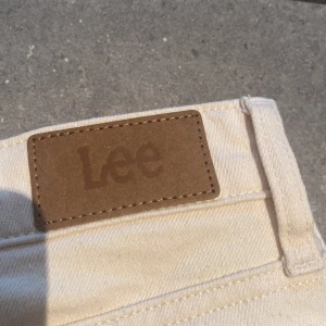 Lee byxor  - Jeansbyxor, helt oanvända nypris 500 kr. 