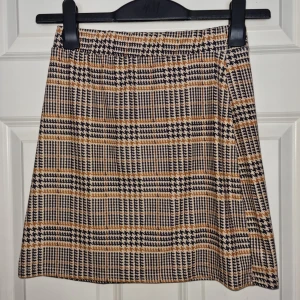 Kjol  - Mönstrad tygkjol från NLY TREND