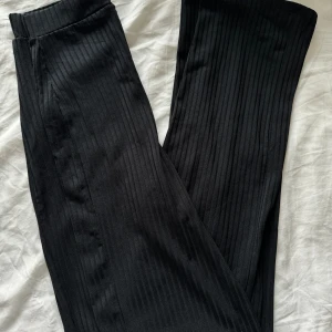 Mjukistights - Långa mjukistights, vida ben