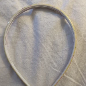 Diadem för barn - Plast diadem i jätte bra skick. Snyggt diadem