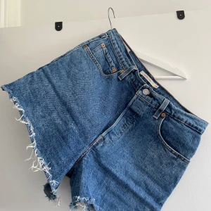Levis ribcage shorts - Levis ribcage shorts storlek 30. I bra skick. För små för mig tyvärr. 