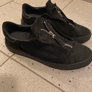 Axel Arigato  - Bra skick  Små defekter som man få bort  Skriv vid frågor