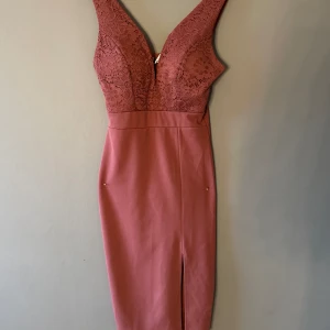 Balklänning  - Rosa balklänning. Inga defekter 