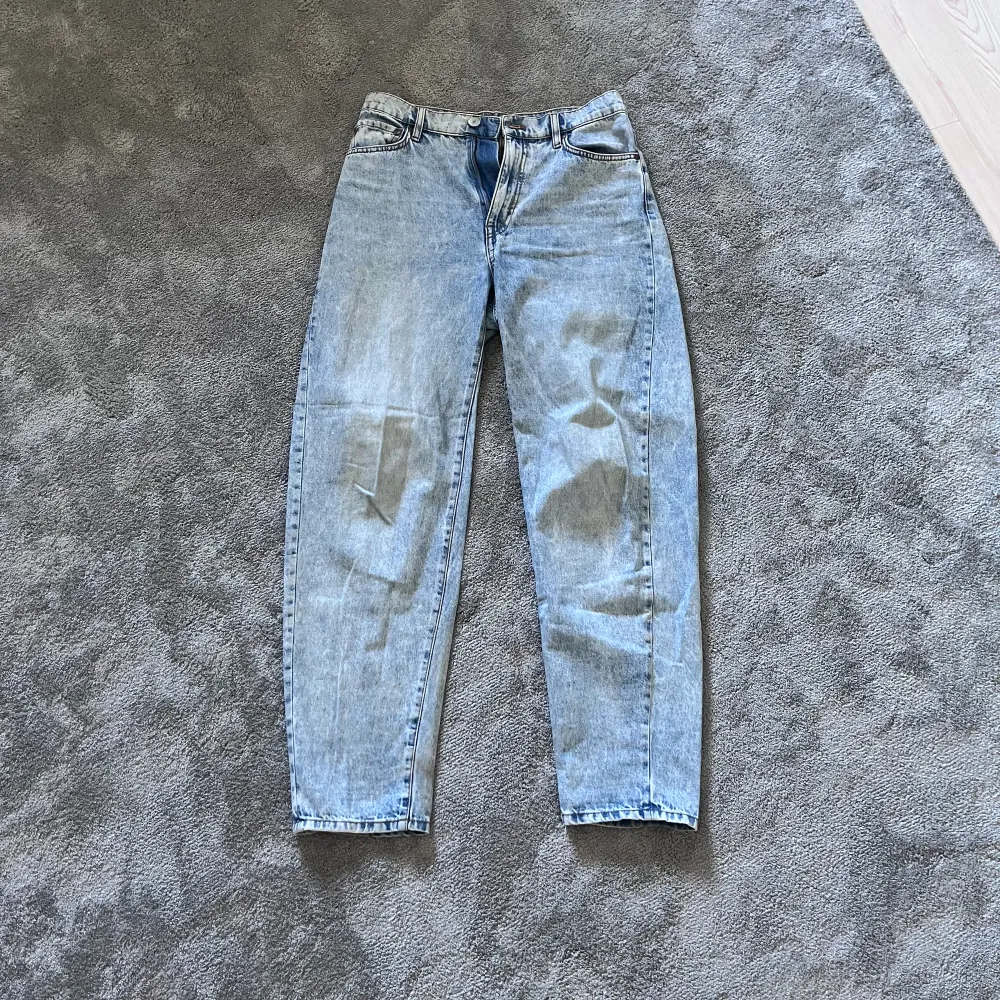 Ljusblåa ganska baggy jeans från Lindex. Inga skador eller fläckar😚. Jeans & Byxor.