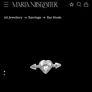 Maria Nilsdotter pierced heart ear stud  - Sparade ej boxen. Priset är inte diskuterbart. Båda för 1900 kr.