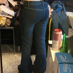 Y2k jeans - Bootcut jeans utan bak fickor. De är helt nya med prislapp. Storlek W27 L32