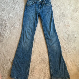 Zara low waist bootcut jeans - Endast provade, för långa på mig som är 163💗
