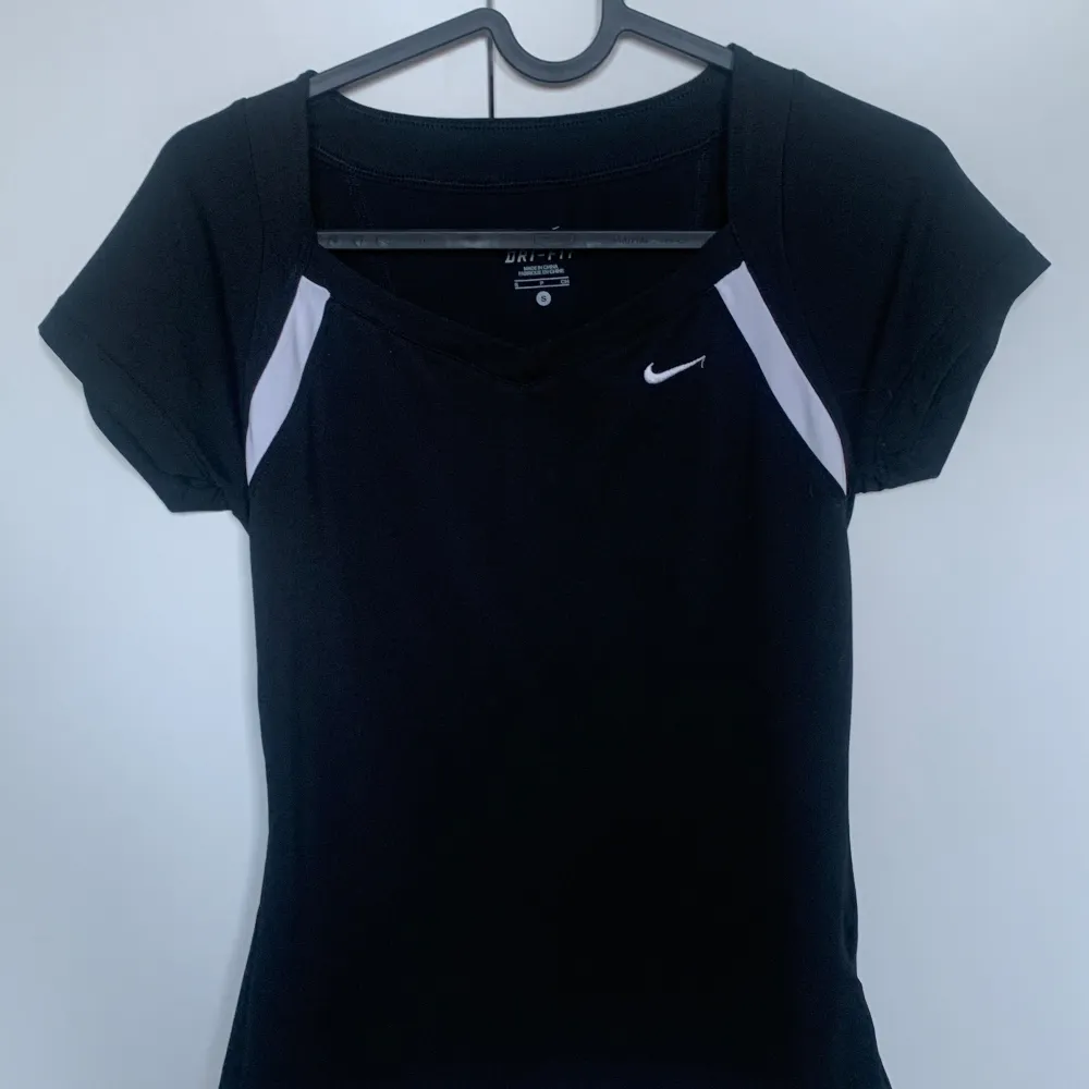Vintage Nike Sport shirt in perfect condition.. T-shirts.