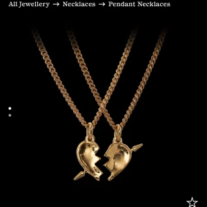 Marianilsdotter you&me - BYTER INTE!! Säljer mitt Maria Nilsdotter halsband pga att jag vill byta till silver❣️ längden är 40cm (minsta) och jätte fint skick, har bara haft det i ca 2 månader🫶🏼bara 1 halsband!! Kostade 2150 ny pris kan diskuteras💓