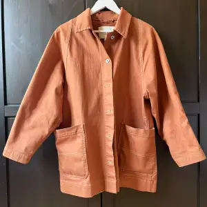 Rostbrun skjortjacka från Carin Wester/Åhléns i fint skick. 