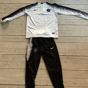 PSG tracksuit / ställ - Knappt använd Storlek S