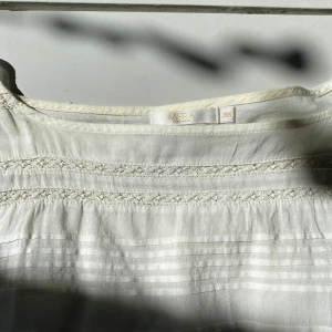 Blus - Söt trekvartsärmad blus. Använd, mycket bra skick 