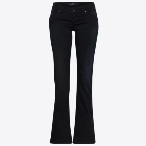 Ltb jeans  - Snygga ltb jeans utan några defekter!!💓 Väldigt mörkblå (nästan svarta)💞 Priset går att diskutera!!💓 Nypris: runt 900kr💞