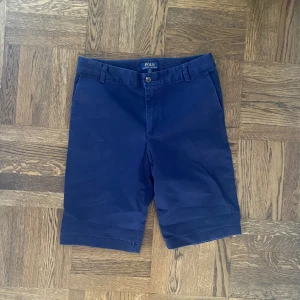 Ralph Lauren Chinosshorts - Nypris: Ca 1500 kr Mycket bra skick! Storlek: 18 (S-M)
