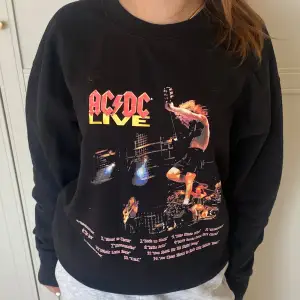 Mjuk och skön sweatshirt som har används några gånger men är fortfarande i bra skick! ❤️