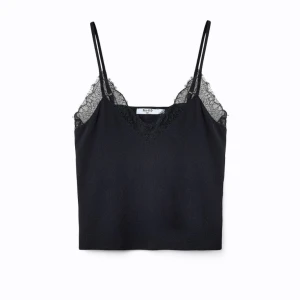 Topp - Topp från nakd med spetskant i stl 32. Fint skick. Passar 34 också. 