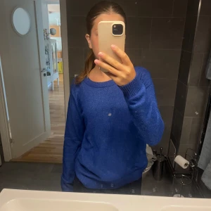 Stickad tröja - Säljer denna sköna tröja då den inte kommer till användning, ej använd många gånger. Storlek S, 100kr