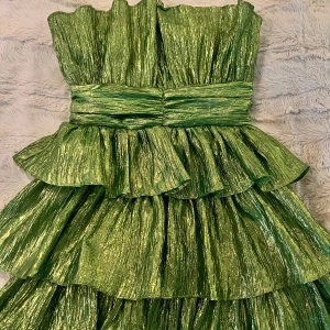Puff klänning  - Aldrig använd Cocktail klänning från ASOS, (bild 2 lånad)  