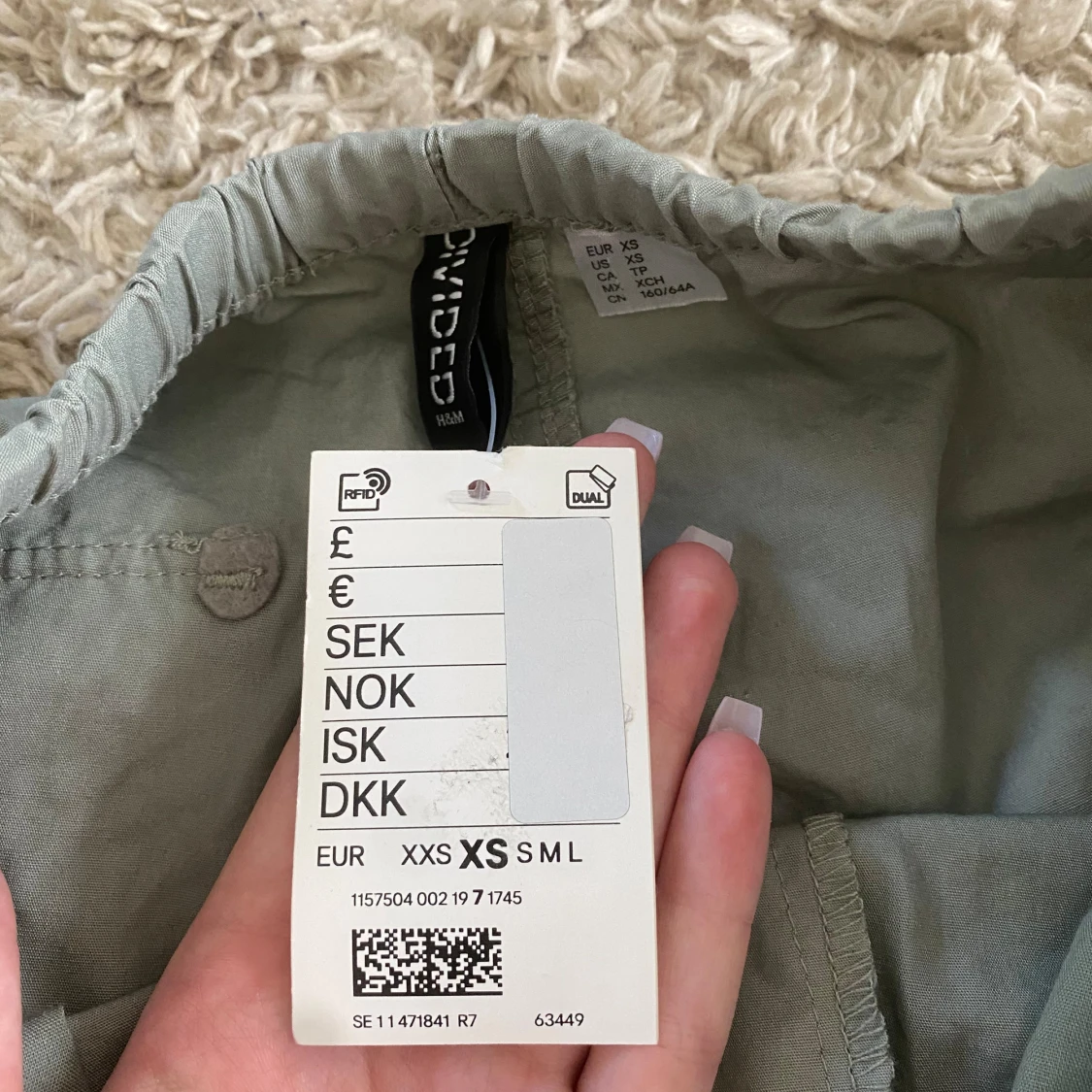 Grå shorts från Divided - 91