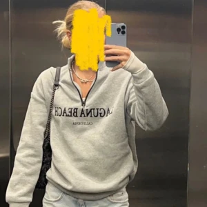 Tröja med dragkedja  - Snygg ganska tunn tröja, perfekt för sommarkvällar 🌸 