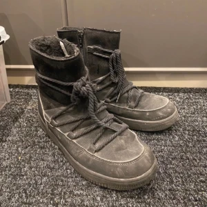 Skor - Säljer dessa jätte fina vinterskor ifrån skopunkten säljer pga att jag inte använder dom längre💓 strl: 38 